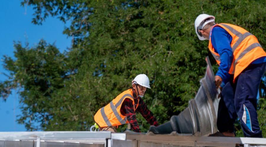 Professional gutter cleaning in Bethalto, IL